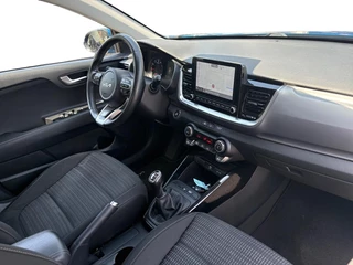 Kia Stonic 1.0 T-GDi MHEV DynamicPlusLine | Cruise Control | Climate Control | Navigatie | Camera | LM Velgen | Parkeersensoren | / 23