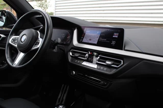 BMW 1 Serie 118i Business Edition  | M-Sport | Origin NL | Camera | Trekhaak | Navigatie / 7