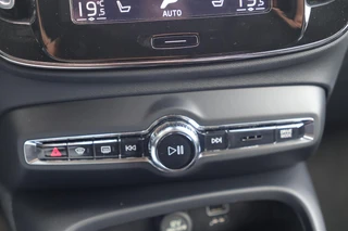 Volvo XC40 T5 Recharge Plus Dark | Stoelverwarming | Trekhaak | Parkeercamera | Leder | H/K | Pilot Assist | BLIS | Keyless / 34