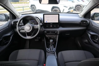 Toyota Yaris 1.5 Hybrid 115 DYNAMIC NIEUW DIRECT LEVERBAAR! STOEL/STUURVERW PARK-SENSOREN BLIND SPOT NAVI 17'' LM-VELGEN CAMERA APPLE/ANDROID / 20