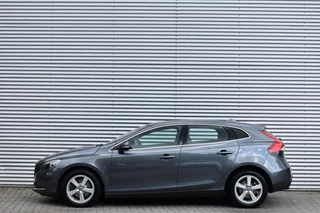 Volvo V40 1.6 T3 MOMENTUM NAVI / PDC / STOEL VERW. / TREKHAAK / 2