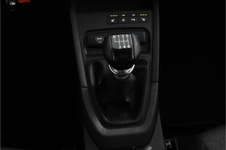 Kia Stonic 1.0 T-GDi MHEV DynamicPlusLine  Stoel/Stuurverwarming - Camera - AUTO Climate - Apple Carplay - Android Auto 7 Jaar of 150.000km fabrieksgarantie / 28