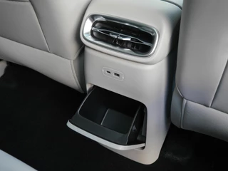 Leapmotor B10 Design Hybrid EV 18.8 kWh | Nu beschikbaar | Wltp 900km gecombineerd | Elektrisch 82km Wltp | Luxe uitvoering | Camera rondom | Stoel en stuurverwarming | Draadloze telefoonoplader | Keyless entry en start / 15