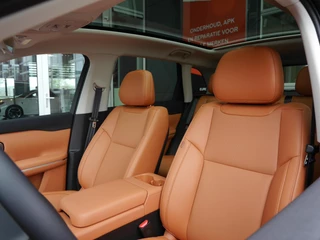Leapmotor C10 Design REEV 28.4 kWh | Trekhaak | Full options | Stuurverwarming | Stoelverwarming en koeling | Elektrisch verstelbare voorstoelen | Navigatie | Keyless entry & start | 20 inch lichtmetalen velgen | Led verlichting / 11