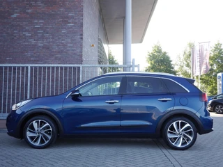 Kia Niro 1.6 GDi Hybrid ExecutiveLine | Automaat | Dodehoek detectie | Adaptieve Cruise | Stoelverwarming | Lederenbekleding | Camera | Xenon verlichting | Parkeersensoren | Navigatie / 7