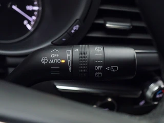 Mazda 3 2.0 SA-X Luxury Trekhaak | Leder | Head-up | All-seasonbanden / 32