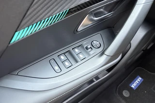 Peugeot e-2008 EV Allure Pack 50 kWh | Achteruitrijcamera | Lichtmetalen velgen | Navigatie | Apple Carplay/Android Auto | / 19