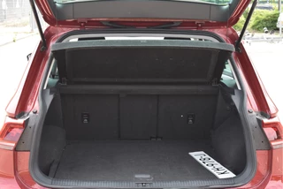 Volkswagen Tiguan 1.4 TSI ACT 150 pk Connected Series  NL-Auto | DAB | Elekt.trekhaak | Carplay | Cruise Control | Climate Control | NAP / 11