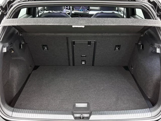 Volkswagen Golf 1.5 eTSI Black Line CAMERA | IQ Light + Grill | VIRTUAL / 31
