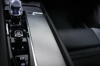 Volvo V60 2.0 B4 Ultimate Dark | PANORAMADAK | HEAD UP | STANDKACHEL | ACHTERBANKVERWARMING | 360 CAMERA | 20" / 37