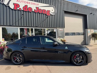 Alfa Romeo Giulia 2.9 V6 QUADRIFOGLIO Carbon pakket Sparco kuipstoelen Carplay Perfect onderhouden! / 17