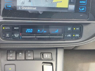 Toyota Auris 1.8 Hybrid DYNAMIC ULTIMATE / 25