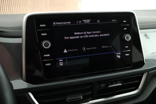 Volkswagen T-Roc 1.5 TSI 150pk DSG Style Trekhaak Camera Stoelverwarming Massage Virtual Cockpit Navigatie / 25