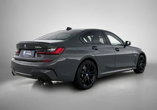 BMW 3-serie 330e xDrive | Dravit Grau | Camera | Stoelverwarming | Memory Stoelen | / 2