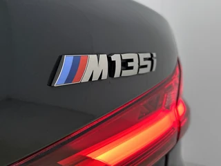 BMW 1-serie M135i xDrive | Camera | Stoelverwarming |Harman/Kardon | HeadUp Display | Cruise Control / 28