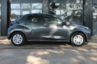 Toyota Yaris 1.5 HYB. ACTIVE Automaat / Camera / Cruise control / Dab radio / Apple carp. / 9