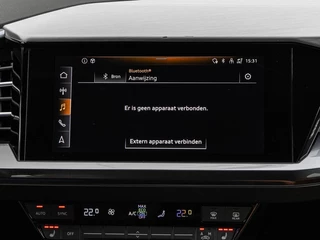 Audi Q4 e-tron 40 Launch edition S Competition 77 kWh | Trekhaak | HUD | Warmtepomp | ACC | Matrix LED | Leder | Keyless | Camera | Sonos audio | 20" | Dealeronderhouden / 30