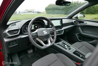 Seat Leon Sportstourer 1.5 eTSI DSG FR / Pano / Cam / Navi / 10