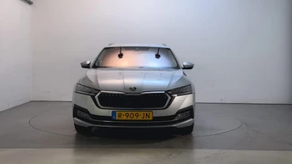 Skoda Octavia Combi 1.0 e-TSI DSG Business Edition Plus Leder-Alcantara Sfeerverlichting Navigatie Parkeersensoren / 16