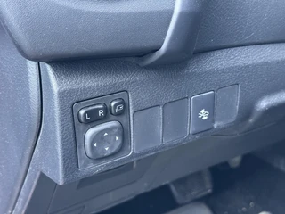 Toyota Auris 1.8 Hybrid Executive / 16