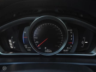 Volvo V40 2.0 D3 150 PK Business Sport R-Design Panoramadak Harman Kardon LED Standkachel Trekhaak Stoelverwarming 18" / 18