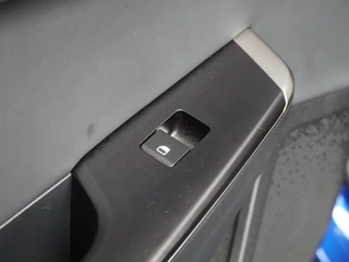 Kia EV6 Light Edition 63 kWh  - Stoel-/stuurverwarming - Apple CarPlay/Android Auto - Navigatie - Cruise Control - Fabrieksgarantie tot 03-2032 / 33