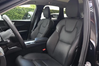 Volvo XC60 T6 Recharge AWD Plus Dark | Longe Range | Stoelverwarming | Parkeercamera | Panoramadak | Pilot Assist  | Leder | Keyless / 21
