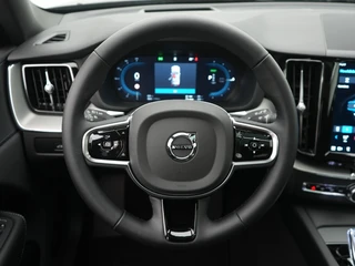 Volvo XC60 2.0 T6 AWD + Black Edition 350PK Pano | Trekhaak / 39