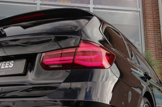 BMW 3-serie Touring 320i M Sport Edition | 2e eigenaar | NL auto | Camera | HiFi audio | Stoelverwarming | DAB | Head-up | Cruise control | LED | Park Assistant | PDC | Navigatie / 51