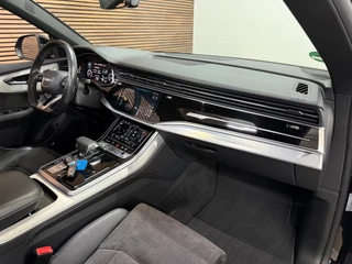 Audi Q8 55 TFSI quattro Pro Line Plus S Line |Black Pack | Luchtvering | PANO| Matrix-Led | 22INCH |BANG&OLUFSEN |TREKHAAK / 17