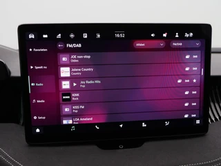 Skoda Superb Combi 1.5 TSi 204 Pk PHEV Sportline Business | Trekhaak | Carplay | Canton Audio | Head-up Display | Panoramadak | Virtual Cockpit | Adaptive Cruise | 19 Inch / 32