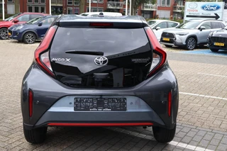 Toyota Aygo X 1.0 VVT-i S-CVT UNDERCOVER STOELVERW. JBL KEYLESS NAVI LED DAB APLLE/ANDROID CAMERA SENSOREN V+A / 12