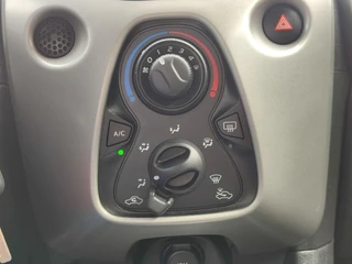 Toyota Aygo 1.0 VVT-i X-WAVE CABRIO / 26