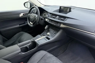 Lexus CT 200h Business Line | Navigatie | Climate Control | Achteruitrijcamera | Parkeersensoren voor & achter / 4