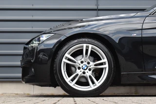 BMW 3 Serie Touring 320i M Sport Shadow  | Virtual Cockpit | Achteruitrijcamera | Groot Navi | HiFi | / 34