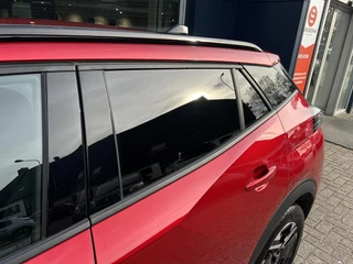 Peugeot 2008 1.2 Turbo 100 PK Allure | Nieuwste Model | Navigatie via Telefoon | LED Verlichting | Cruise Control | Hoge Zitpositie | Parkeersensoren | DAB | Digitaal Dashboard | Half Lederen stoelen | Lichtmetalen Velgen 17 inch | / 18