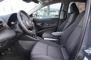 Toyota Yaris 1.5 Hybrid 115 DYNAMIC NIEUW DIRECT LEVERBAAR! STOEL/STUURVERW PARK-SENSOREN BLIND SPOT NAVI 17'' LM-VELGEN CAMERA APPLE/ANDROID / 17