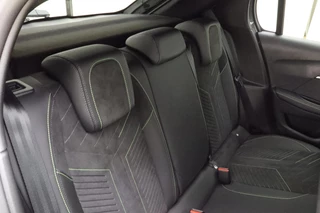 Peugeot 208 1.2 Hybrid 145pk e-DCS6 GT | Alcantara | Adaptieve Cruise Control | Navigatie | Climate Control / 17