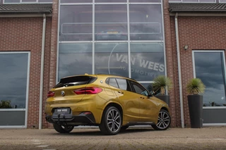 BMW X2 sDrive18i High Executive M-sport | 2e eigenaar | Driving Assistant | Panoramadak | 19 inch | Keyless entry | Head-up | Shadow line | HiFi audio | Stoelverwarming | Alcantara / 6