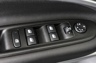 Jeep Avenger 1.2 e-Hybrid Altitude JBL Keyless Elektrische Achterklep / 29