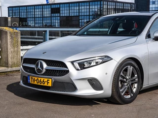 Mercedes-Benz A-klasse 180 d Launch Edition Widescreen Camera Apple CarPlay Android Auto Navigatie Stoelverwarming / 34