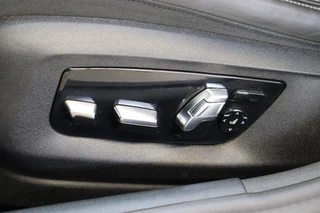 BMW 5 Serie Touring 520i High Executive M Sport Pakket Automaat  / Trekhaak / Panoramadak / Stoelverwarming / Nappa Leder / Comfortstoelen / Achteruitrijcamera / Apple Carplay / Driving Assistant / Cruise Control / Navigatie Professional / Adaptief Onderstel / 28
