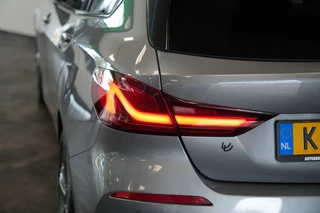 BMW 1 Serie 118i Sport Line  Keyless Go Navi LED Carplay 24 Maanden garantie* (Vraag naar de voorwaarden) / 26