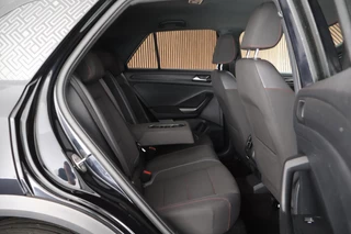 Volkswagen T-Roc 1.5 TSI 150pk DSG Sport Black Style Keyless Camera Virtual Cockpit Navigatie / 13