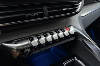 Peugeot 5008 1.2T 130pk Automaat GT | Black Pack | Elektr. achterklep | Stoelverwarming | Navigatie | 7 Persoons | / 29