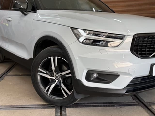 Volvo XC40 1.5 T3 R-Design | Pano | Winterpakket | Elektr voorstoelen+memory | Camera | Carplay / 19