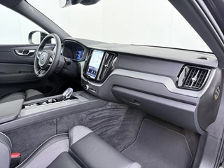 Volvo XC60 2.0 T6 Plug-in hybrid AWD Plus Dark / 45