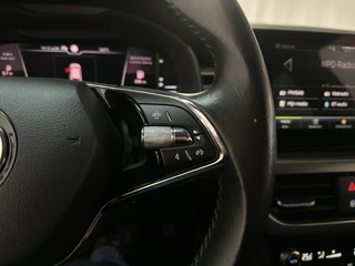 Skoda Kamiq 1.0 TSI 110pk Business Edition LED Stoelverwarming Navigatie Parkeersensoren Virtual Cockpit / 23