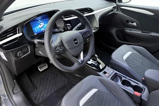 Opel Corsa 1.2 Turbo 145pk Automaat Hybrid Ultimate | DEMO | Tot 8 jaar garantie | Navigatie | Climate control | Stoelverwarming | Keyless Entry | Camera | Parkeersensoren | Alcantara bekleding | Zwart dak | 17" Lichtmetalen velgen / 30