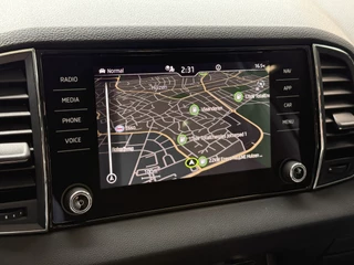 Škoda Karoq 1.5 TSI ACT Business Edition Plus Panoramadak | Camera | Adaptive cruise | Stoelverwarming | Full LED | NL auto | Dealer onderhouden / 29